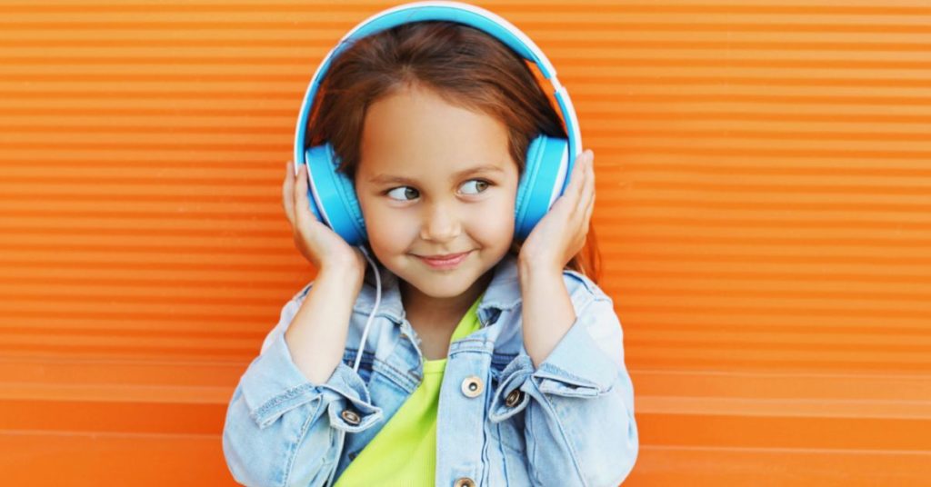 Young girl lesioning to headphones. 